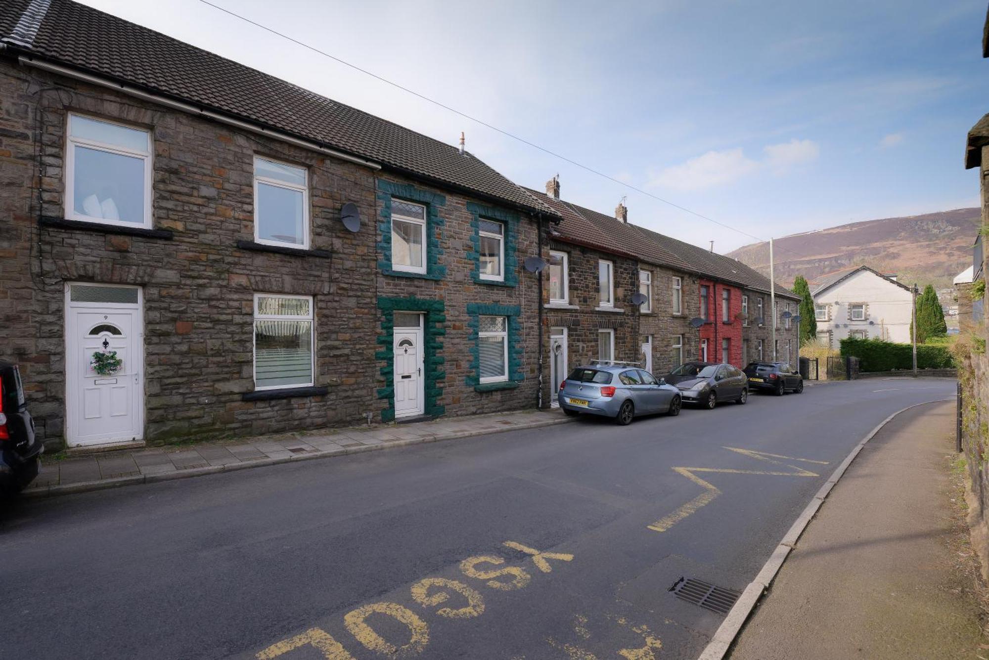 Stayright 3 Bed Home Near Hiking Trails & Parks Llwynypia Exterior photo